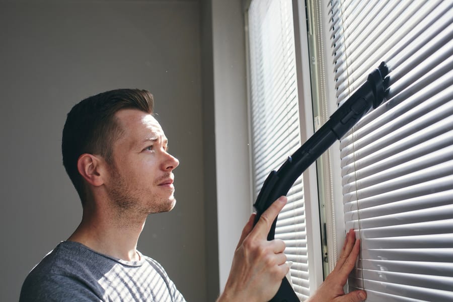 Cleaning Dust Window