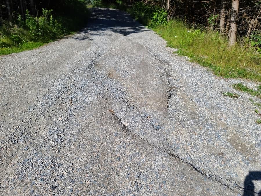 A Top Down View Of The Ruts In A Driveway